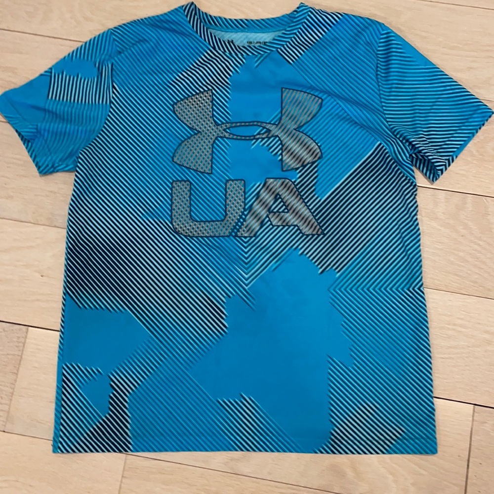 Under Armour light blue tee.  Size XL.  Good condition.